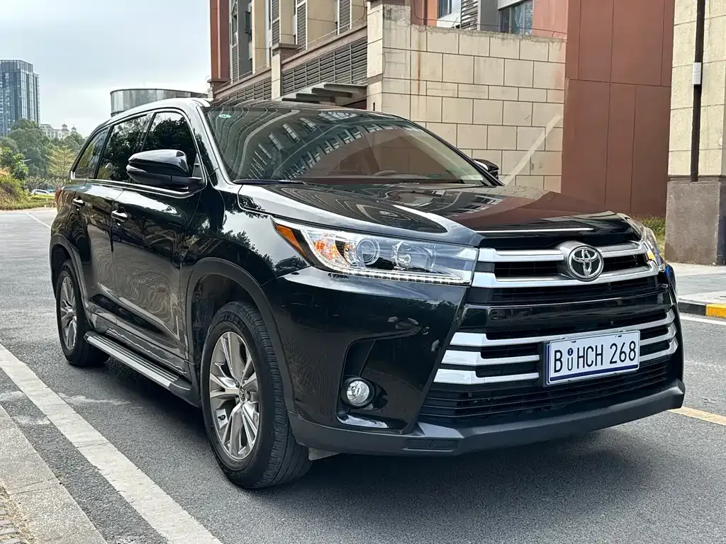 Toyota Highlander — фото 8