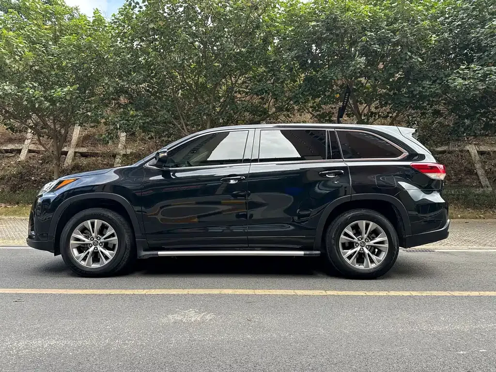 Toyota Highlander — фото 6