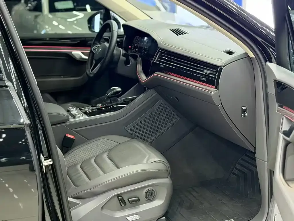 Volkswagen Touareg 2023 из CN, фото 6