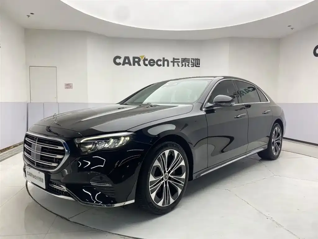 Mercedes-Benz E-Class — фото 1