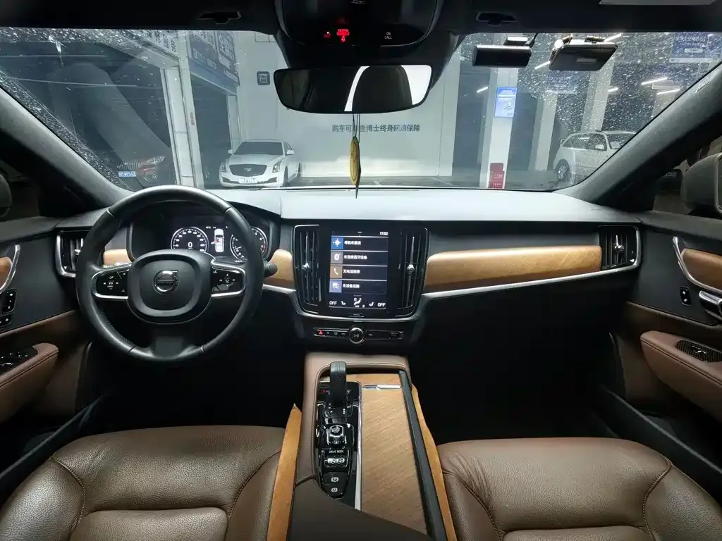 Volvo S90 — фото 4