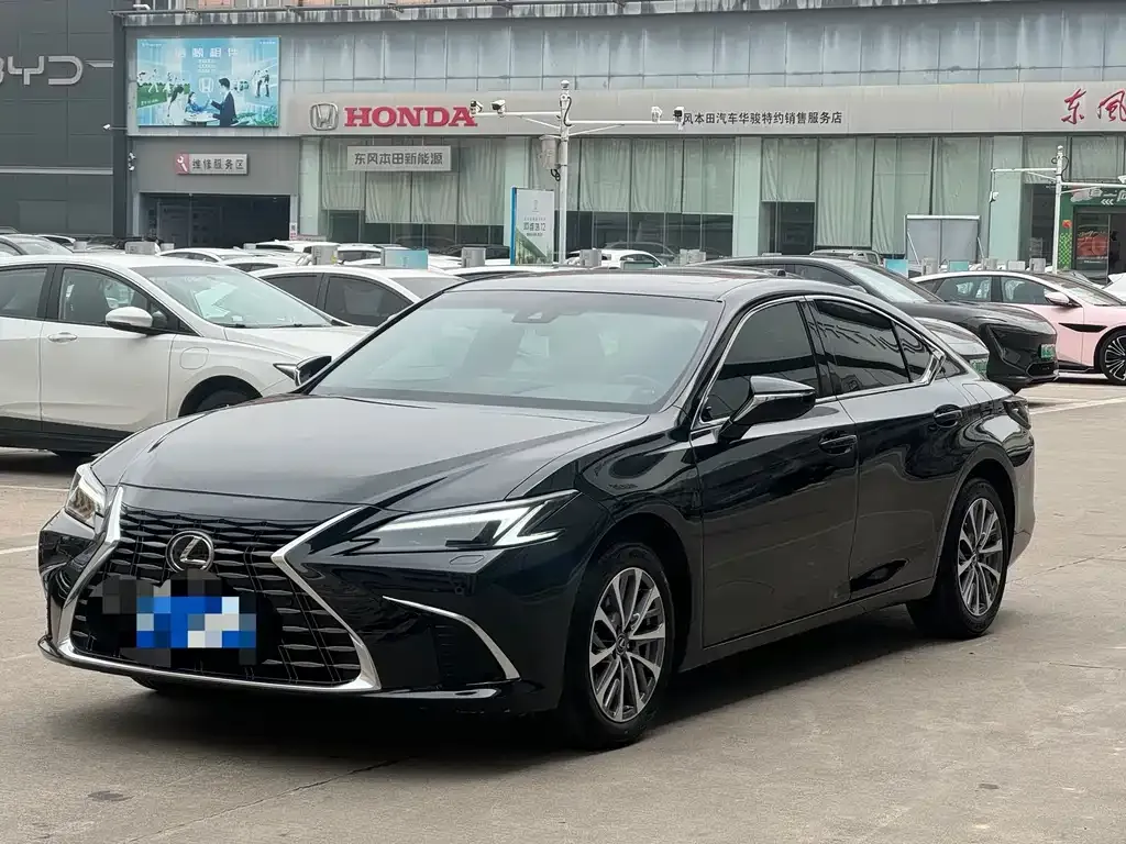 Lexus ES — фото 1