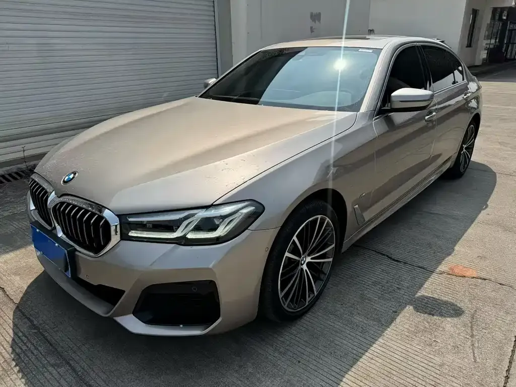 BMW 5 Series — фото 1