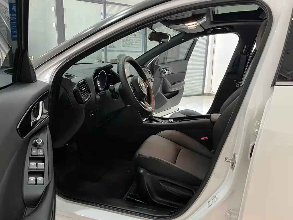 Mazda CX-4 2023 из CN, фото 5