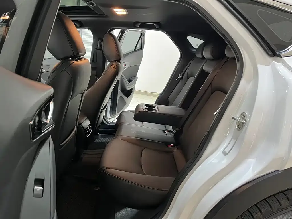 Mazda CX-4 2023 из CN, фото 2