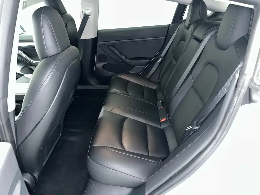 Tesla Model 3 — фото 4