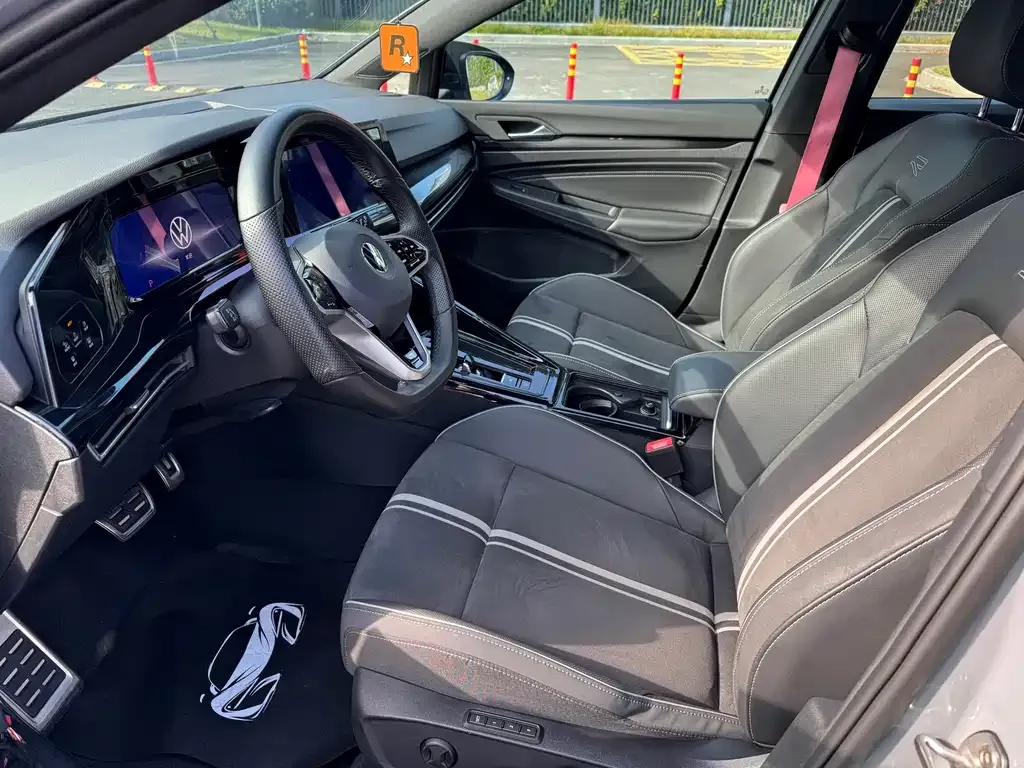 Volkswagen Golf 2022 из CN, фото 8