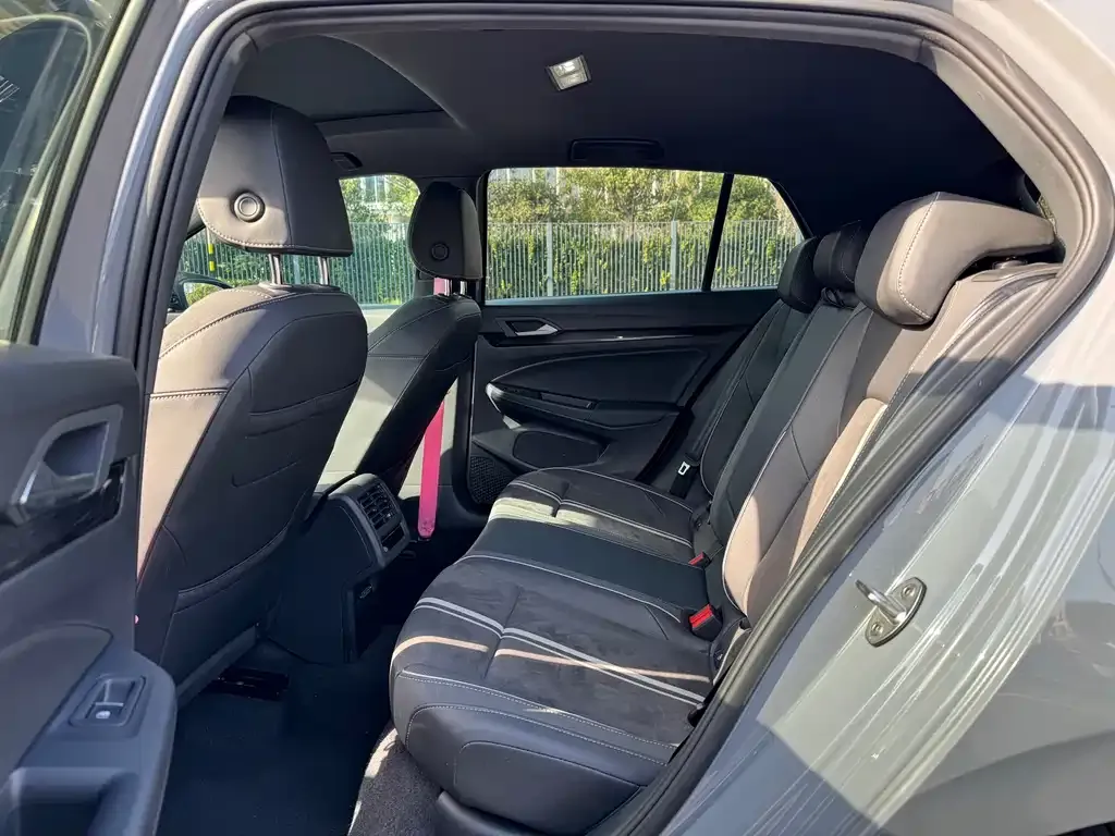 Volkswagen Golf 2022 из CN, фото 4