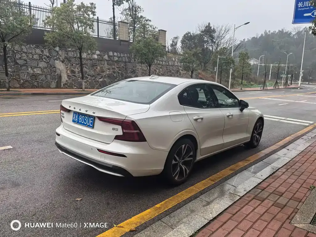 Volvo S60 2023 из CN, фото 7