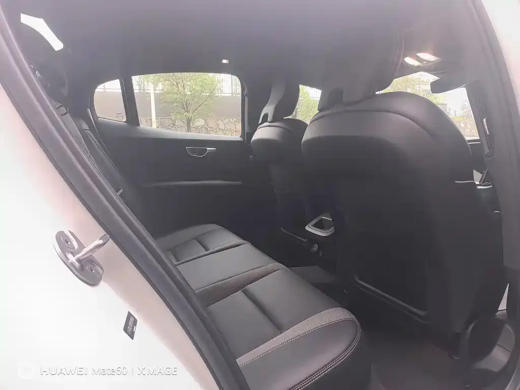 Volvo S60 2023 из CN, фото 3