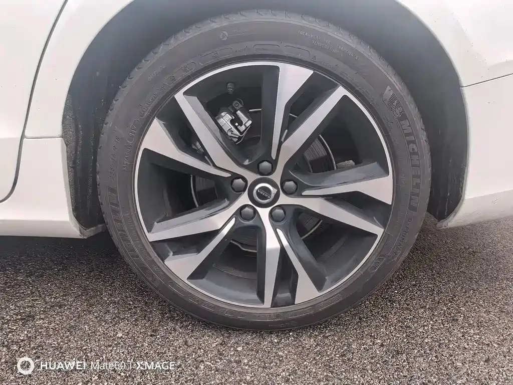 Volvo S60 2023 из CN, фото 4