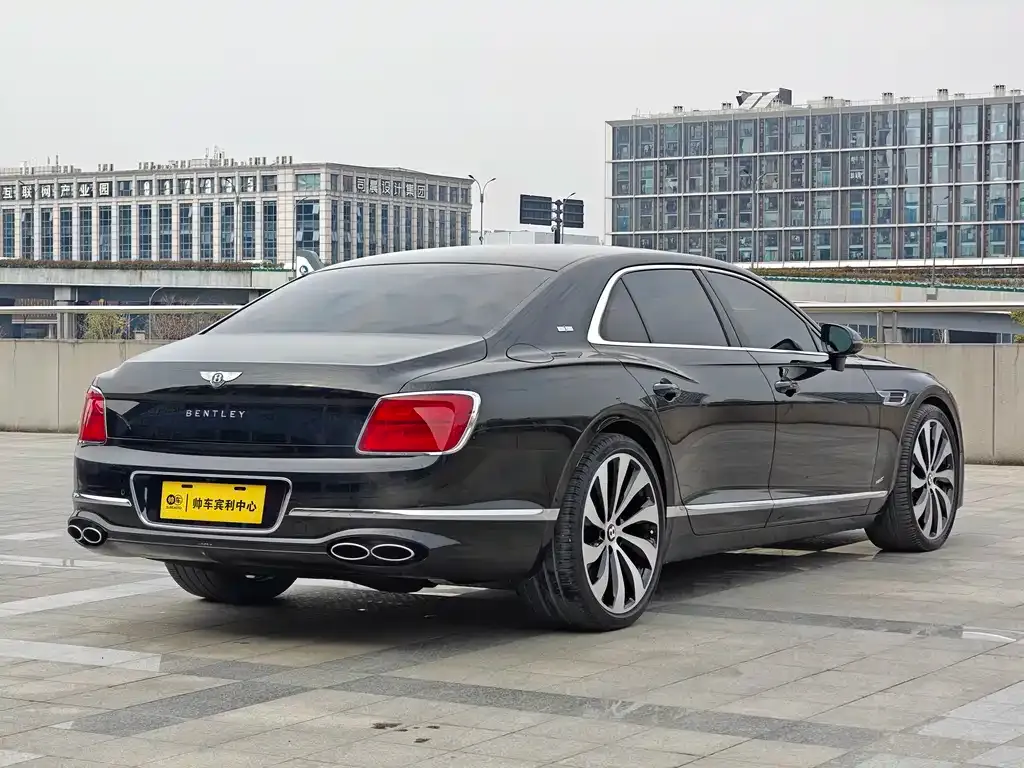 Bentley Flying Spur — фото 6