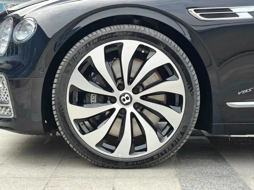 Bentley Flying Spur — фото 4