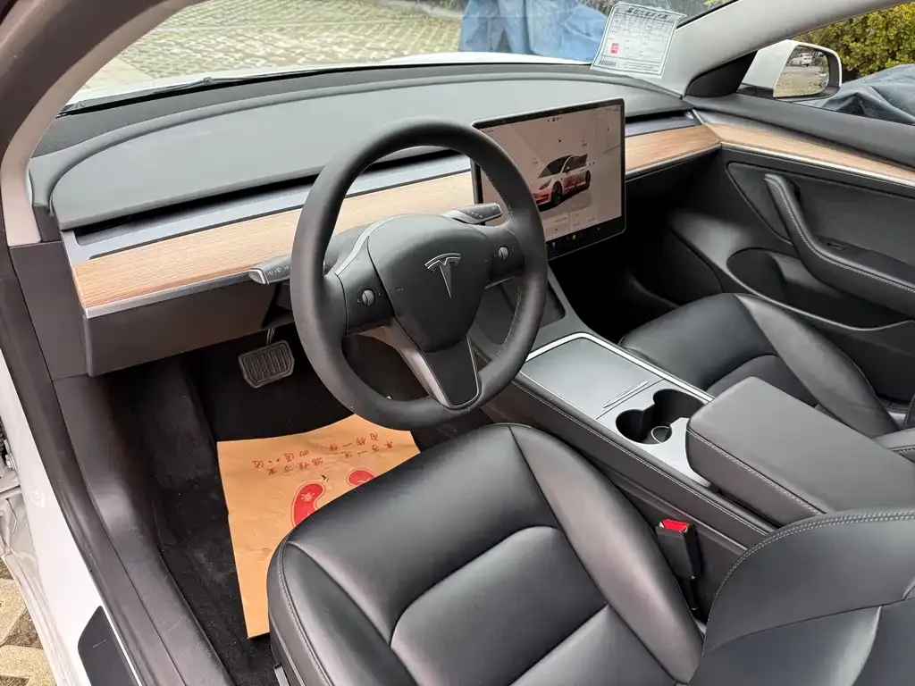 Tesla Model 3 — фото 8