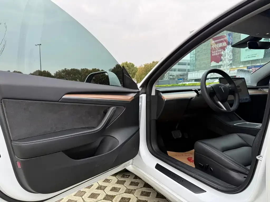 Tesla Model 3 — фото 4