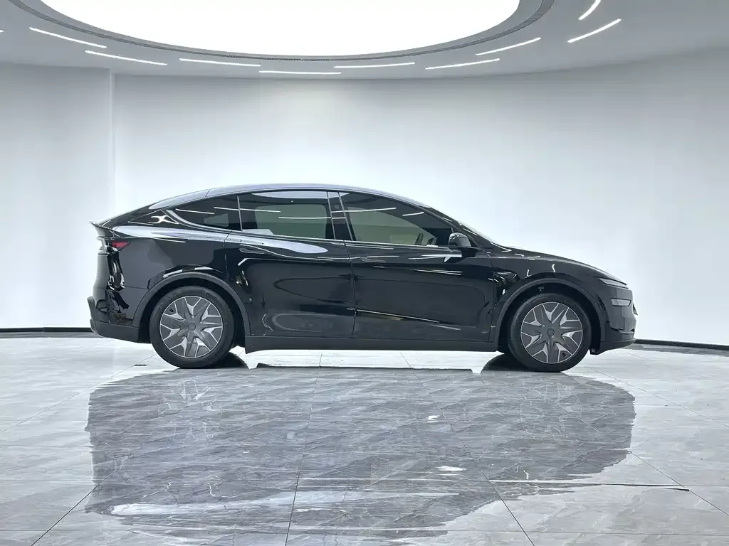 Tesla Model Y L — фото 7