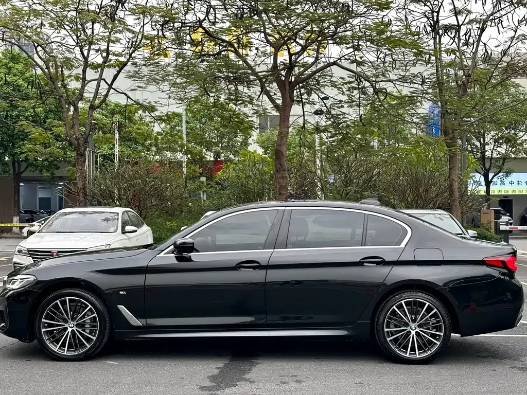 BMW 5 Series — фото 10
