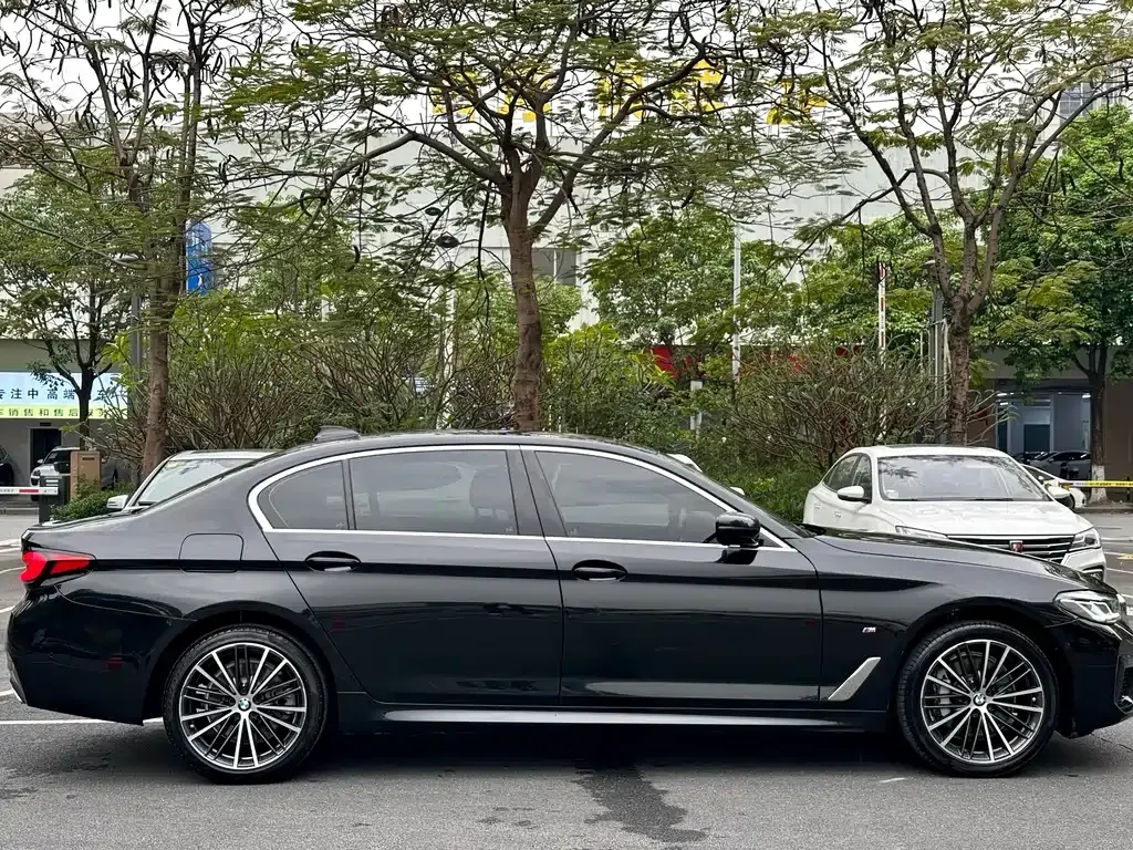 BMW 5 Series — фото 9
