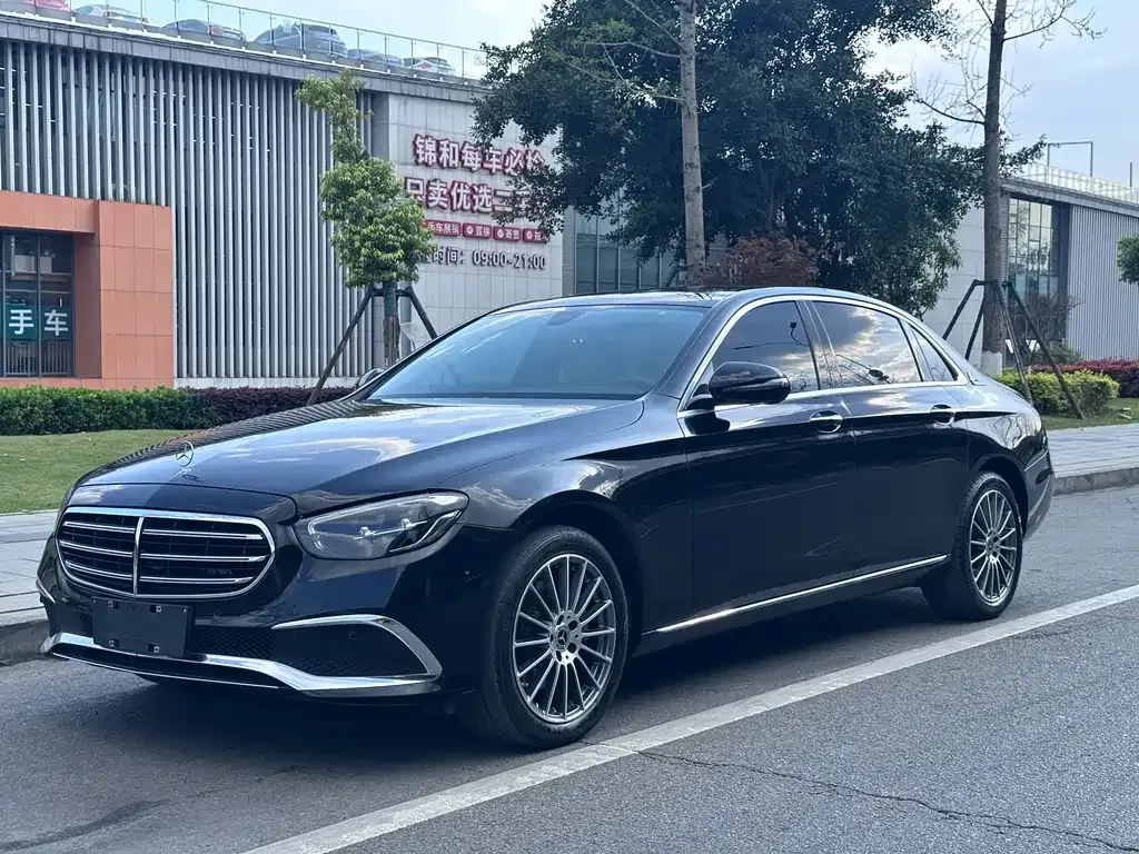Mercedes-Benz E-Class — фото 1