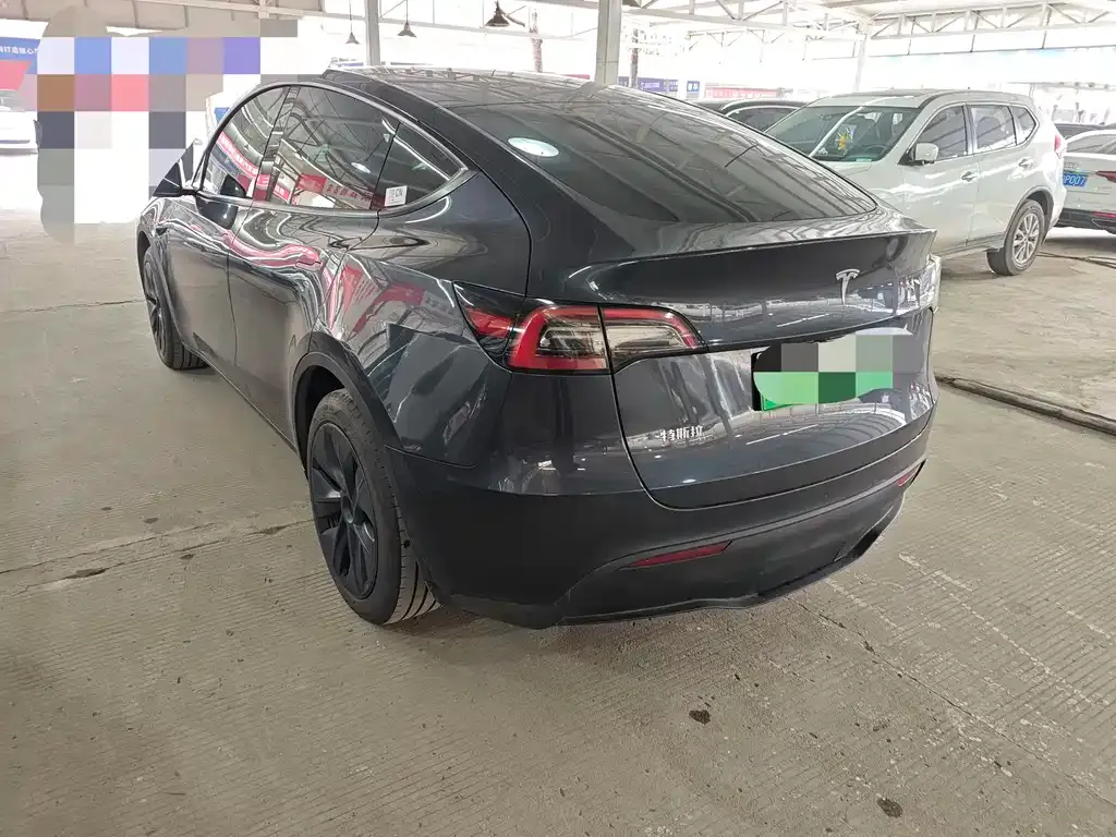 Tesla Model Y — фото 8
