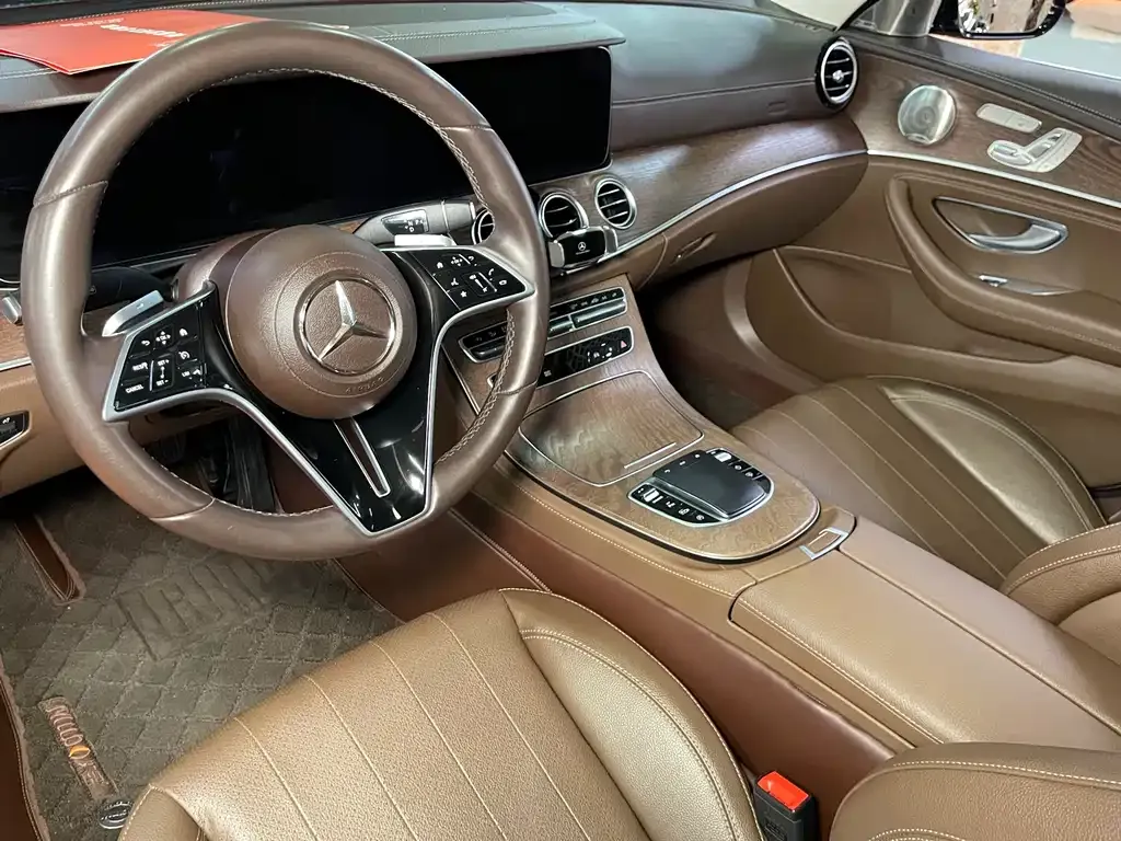 Mercedes-Benz E-Class — фото 5