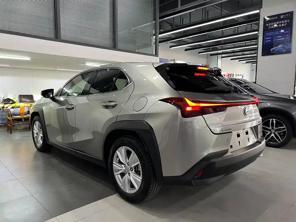 Lexus UX — фото 5