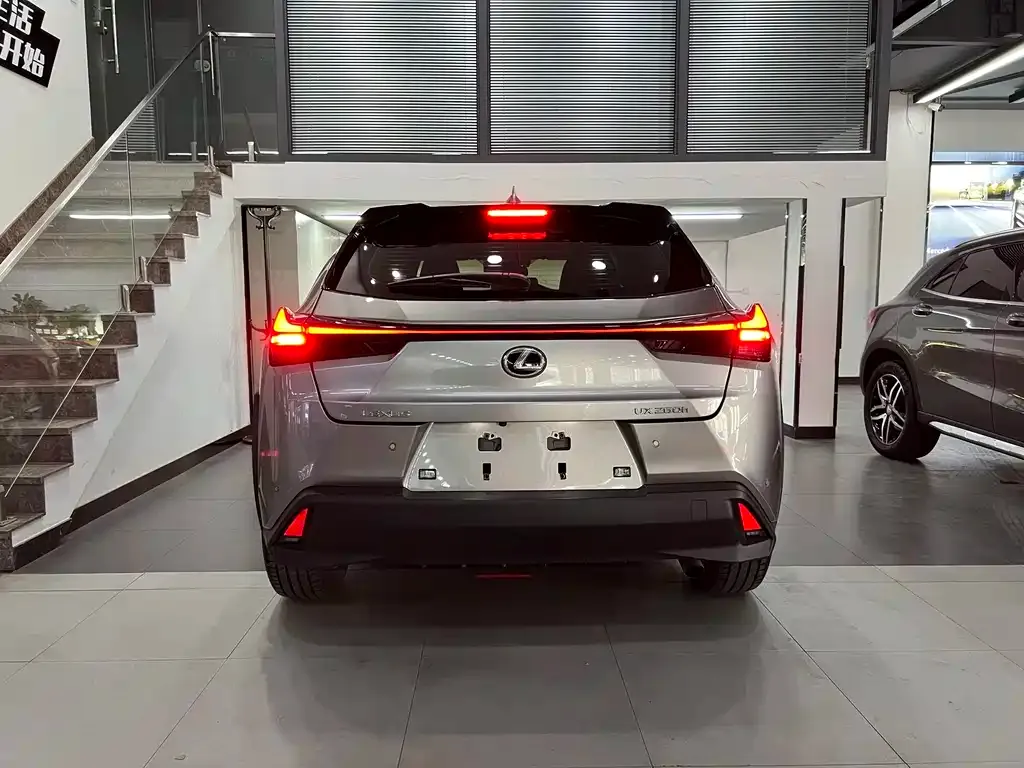 Lexus UX — фото 9
