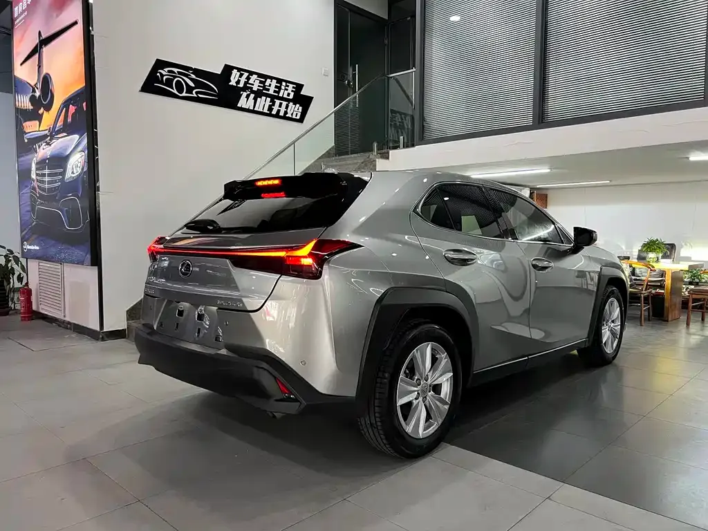 Lexus UX — фото 10
