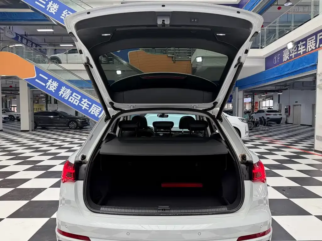 Audi Q3 2022 из CN, фото 2