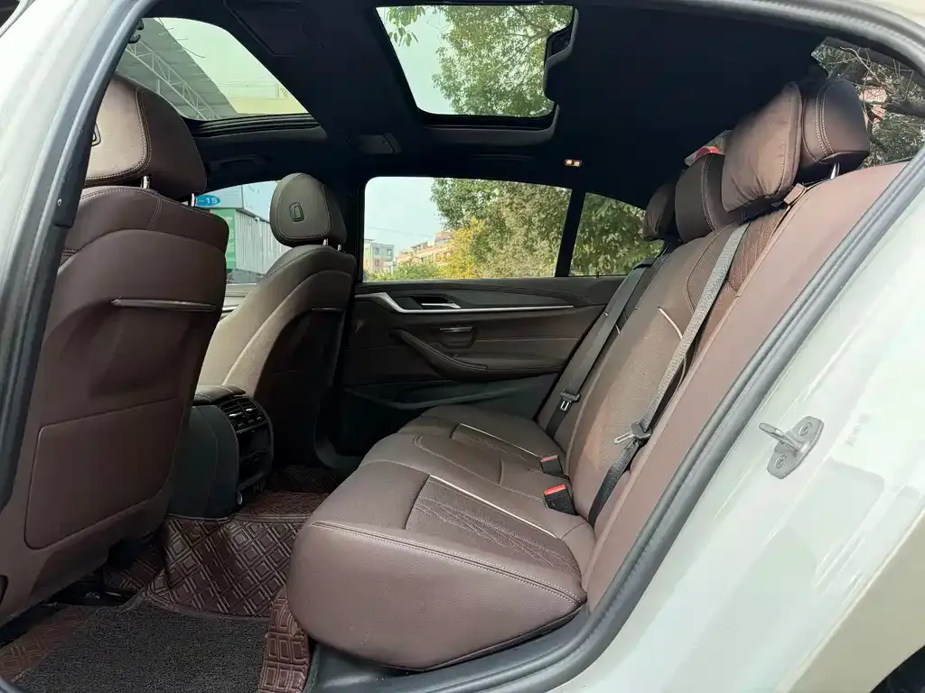 BMW 5 Series New Energy — фото 2