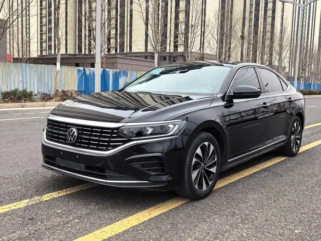 Volkswagen Passat — фото 1