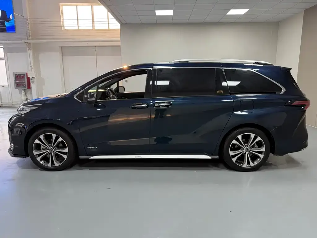 Toyota Granvia — фото 4
