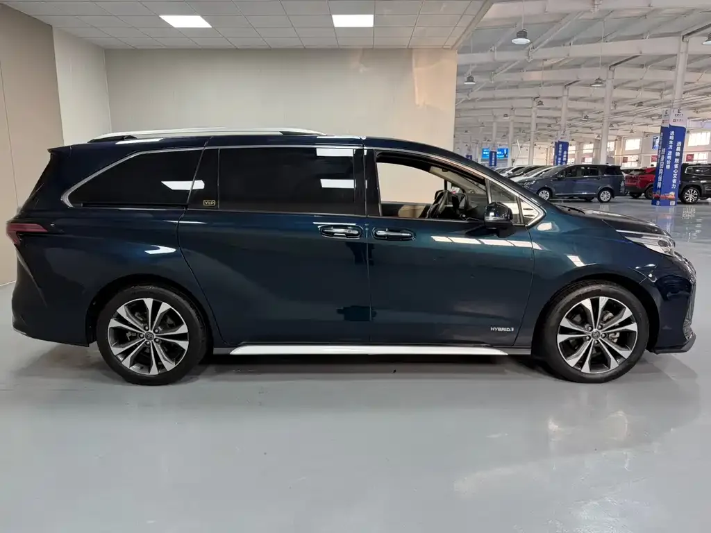 Toyota Granvia — фото 10
