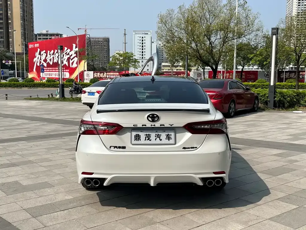 Toyota Camry — фото 6