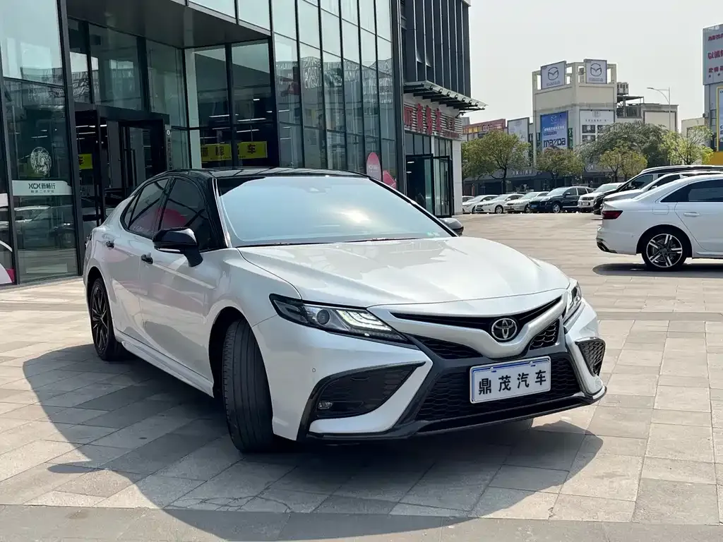 Toyota Camry — фото 3