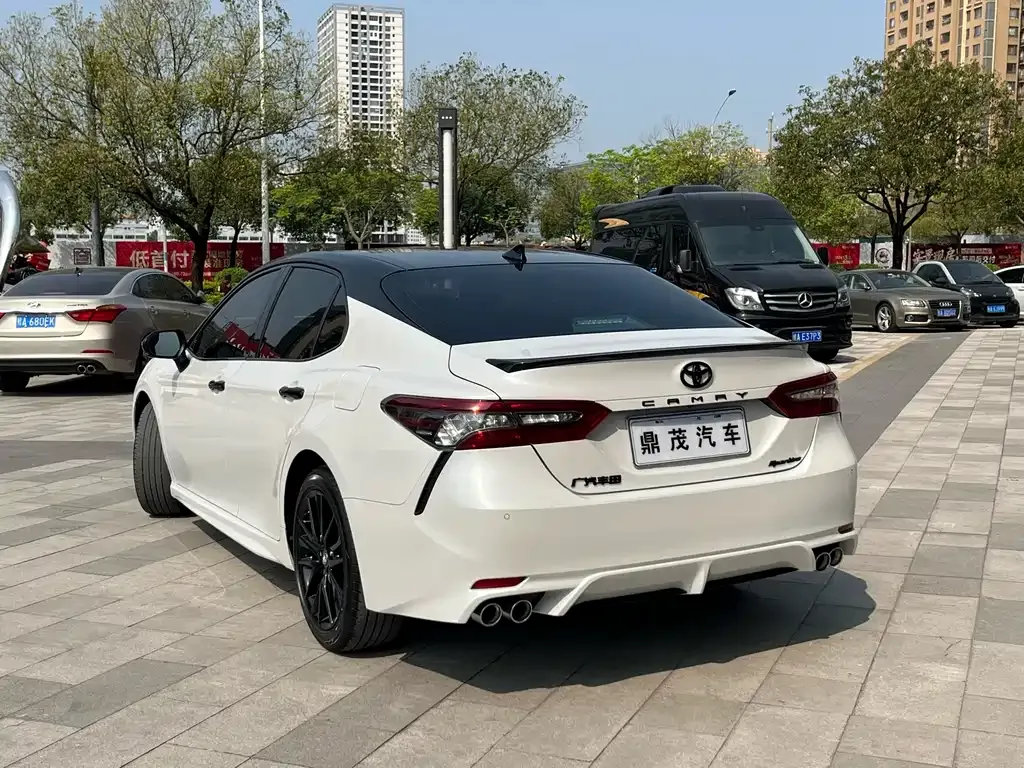 Toyota Camry — фото 9