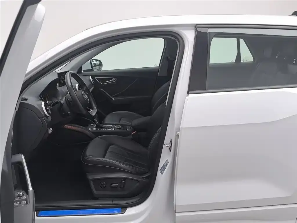 Audi Q2L 2023 из CN, фото 4