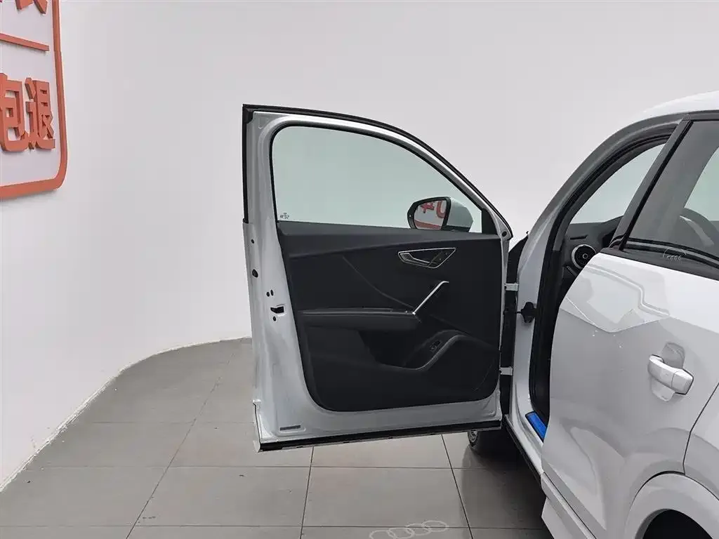 Audi Q2L 2023 из CN, фото 5