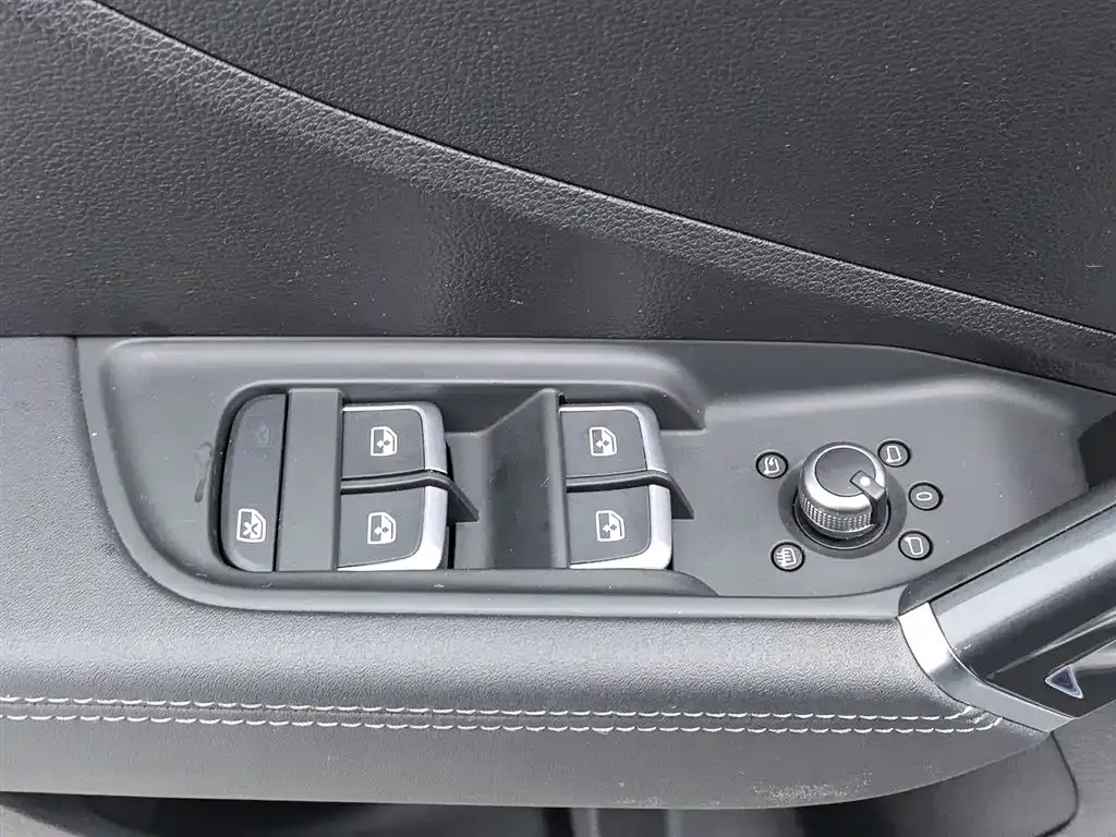 Audi Q2L 2023 из CN, фото 9