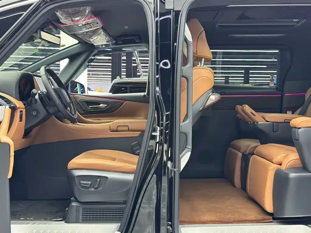 Toyota Alphard — фото 9