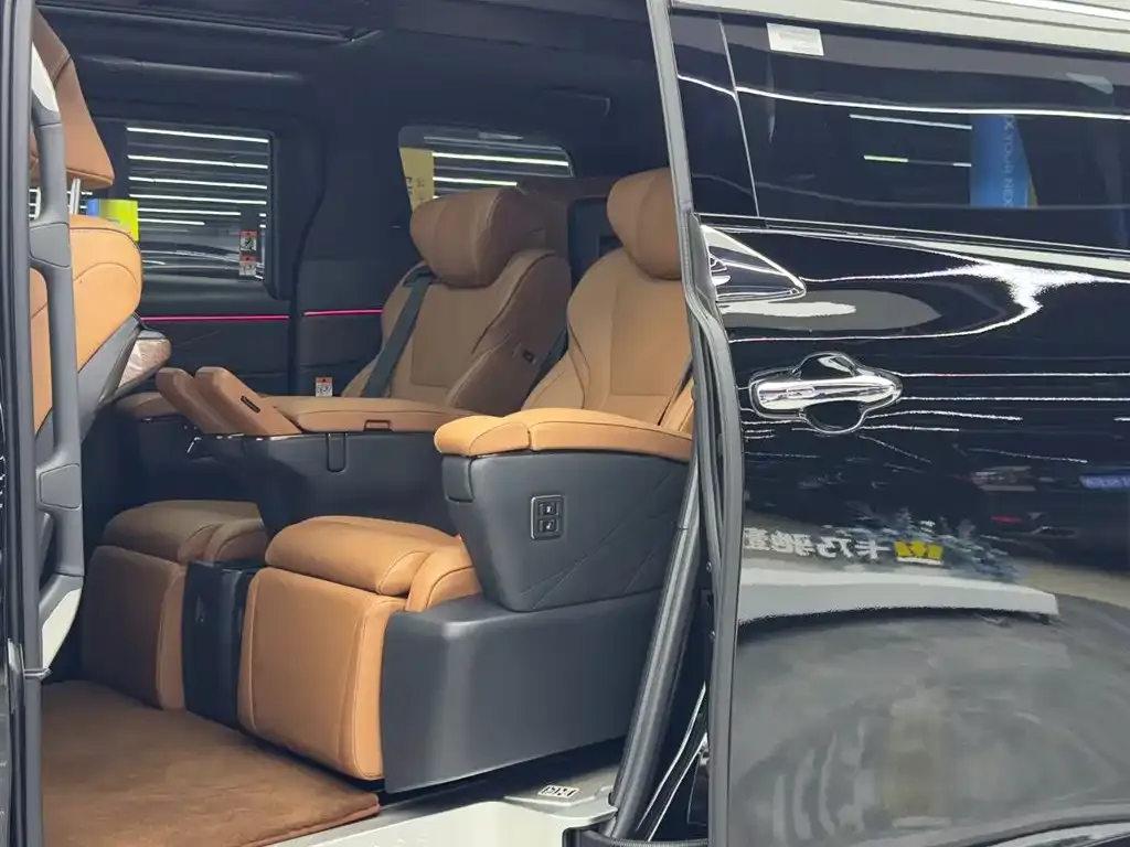 Toyota Alphard — фото 5