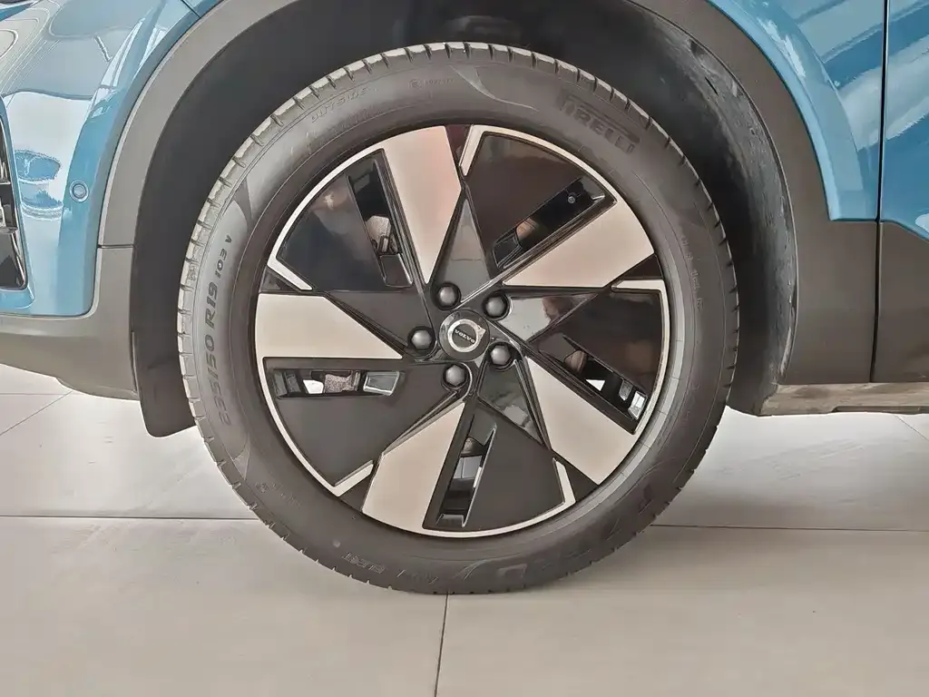 Volvo C40 2023 из CN, фото 8