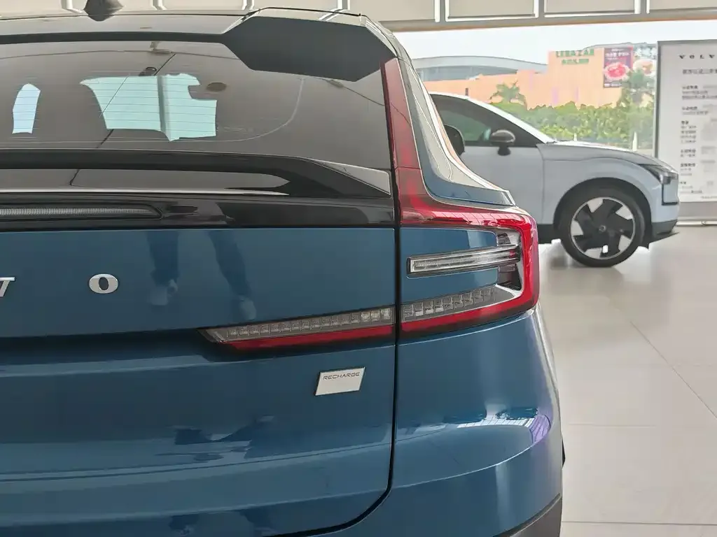 Volvo C40 2023 из CN, фото 3