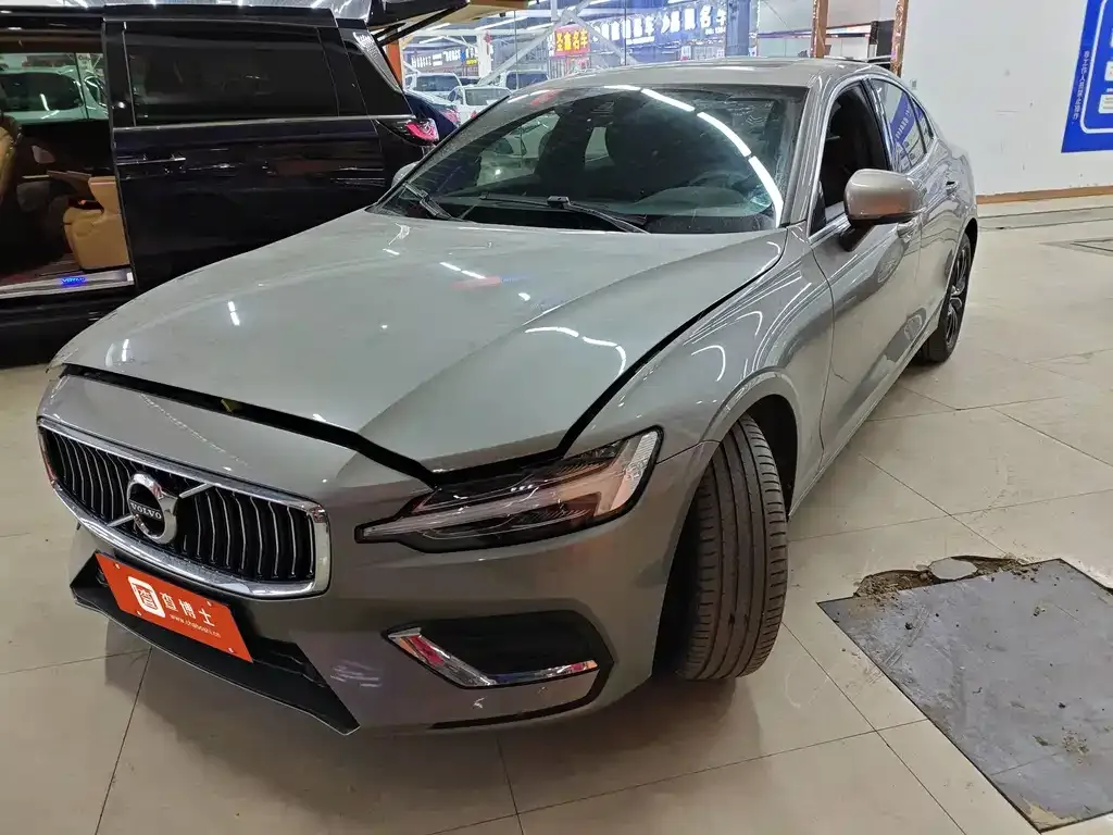 Volvo S60 2022 из CN, фото 1