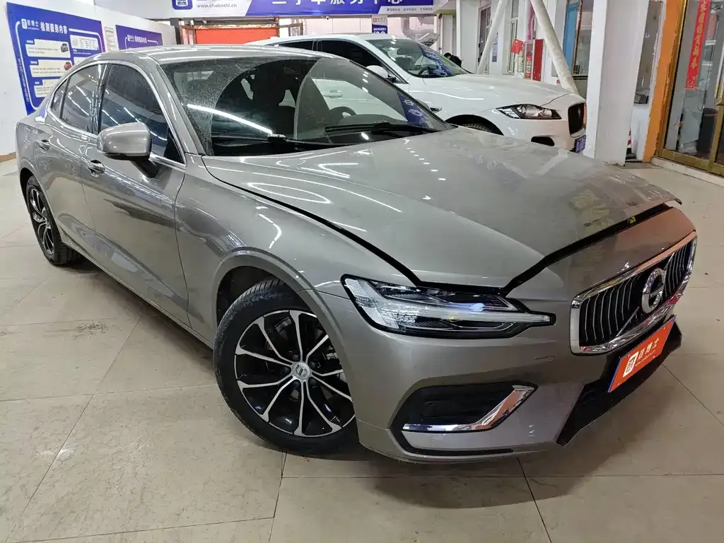 Volvo S60 2022 из CN, фото 2