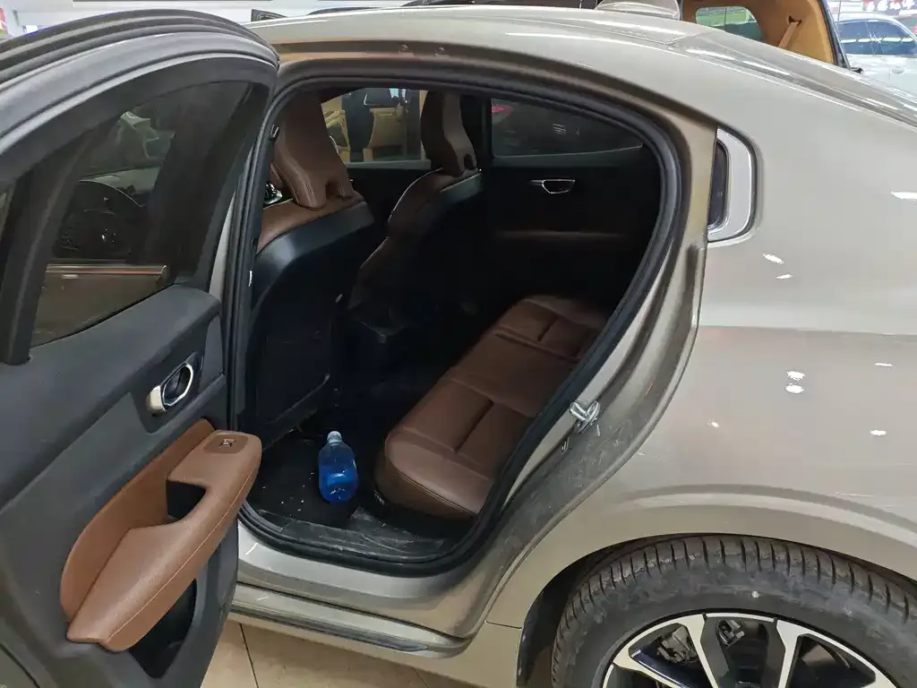 Volvo S60 2022 из CN, фото 3