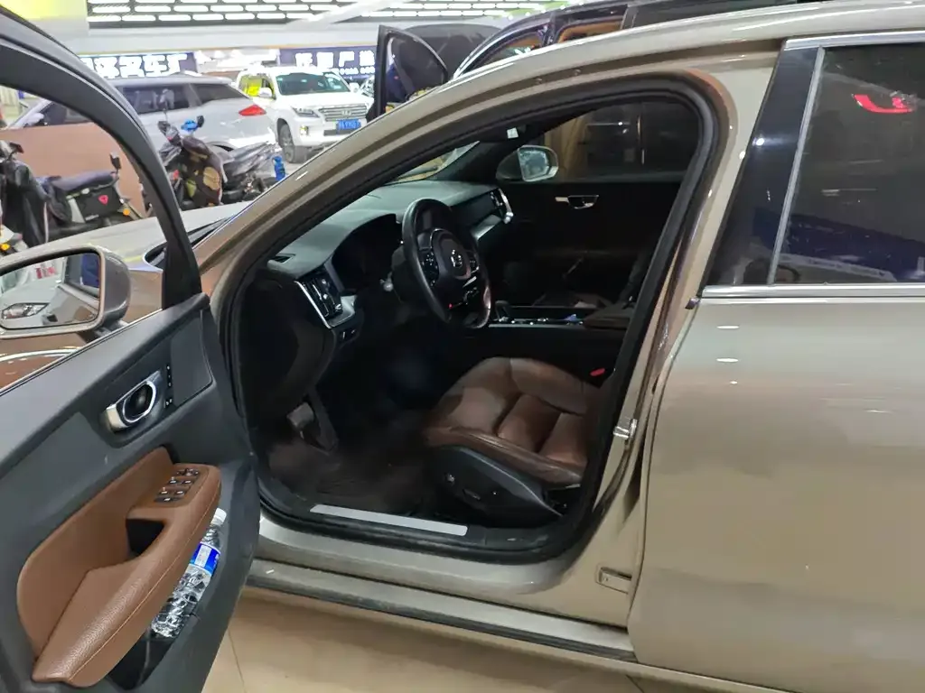 Volvo S60 2022 из CN, фото 6