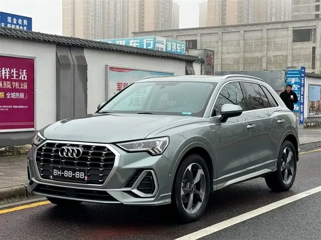 Audi Q3 — фото 1