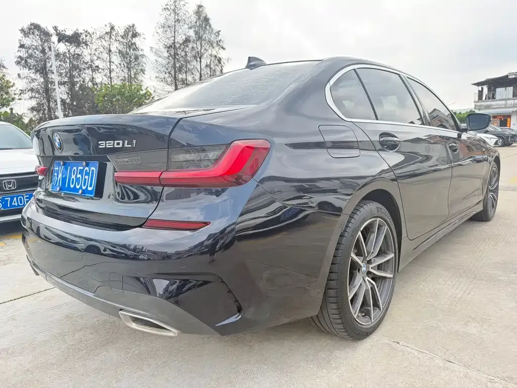 BMW 3 Series 2022 из CN, фото 2