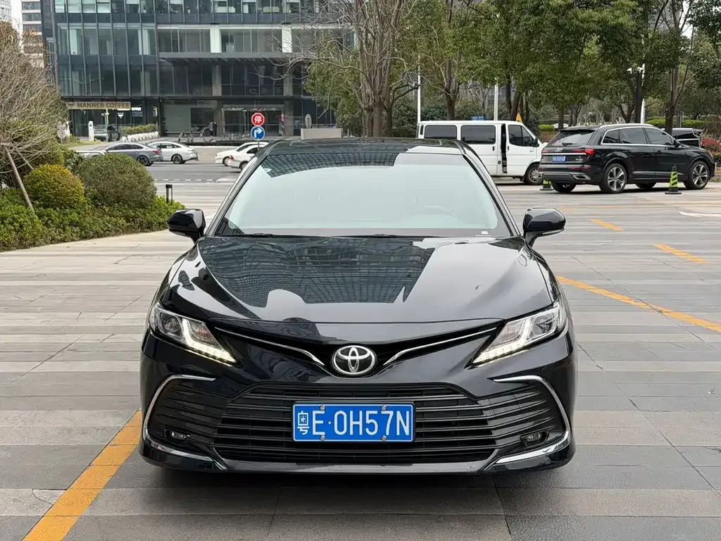 Toyota Camry — фото 10